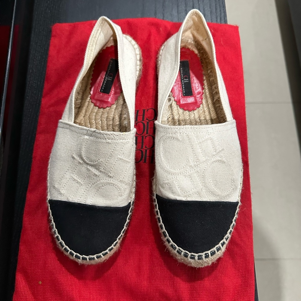Carolina Herrera Flats